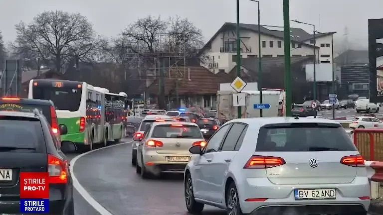 O cisternă cu substanțe periculoase s-a răsturnat pe DN1, între Brașov și Predeal. Traficul este complet blocat.