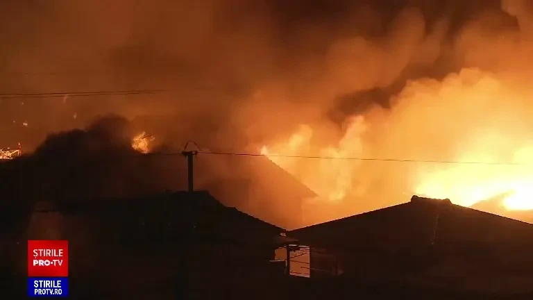 Un incendiu fără precedent în ultimii 50 de ani a cuprins un oraş din Japonia. O persoană a murit şi 170 de case, în flăcări