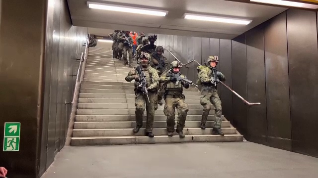Exerciții de luptă urbană, într-o stație de metrou din Berlin: „Putem fi desfășurați dacă situația o cere”