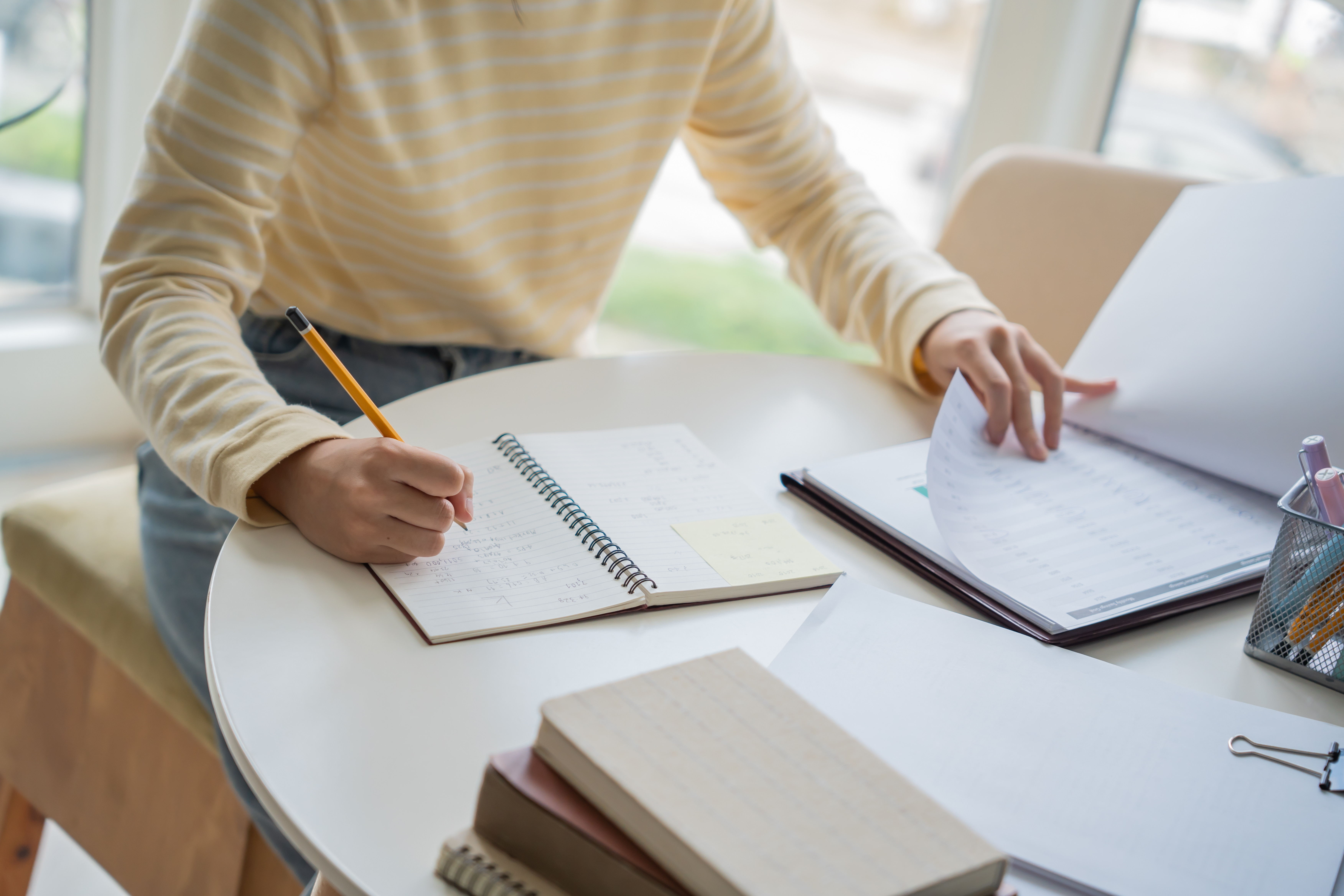 Veste bună pentru elevi. Ministerul Educației ar putea aduce schimbări pentru temele de acasă