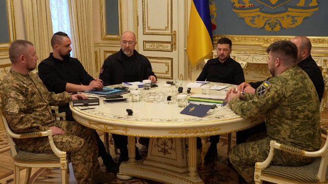 Oficiali ai Pentagonului au sosit la Kiev pentru discuții cu Zelenski, pe fondul zvonurilor despre un plan secret de pace