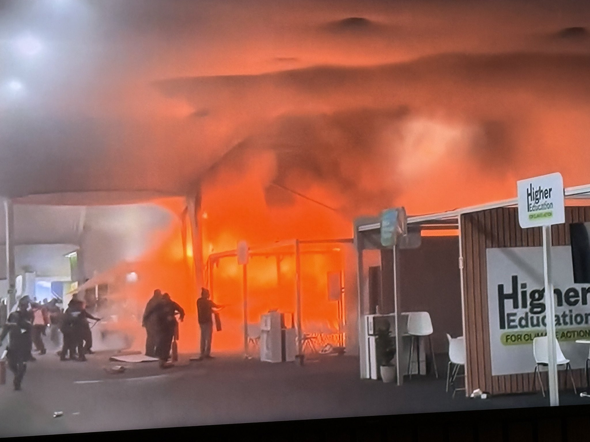 Un incendiu puternic a izbucnit în timpul conferinței climatice COP30 din Brazilia. Participanții au fost evacuați. VIDEO