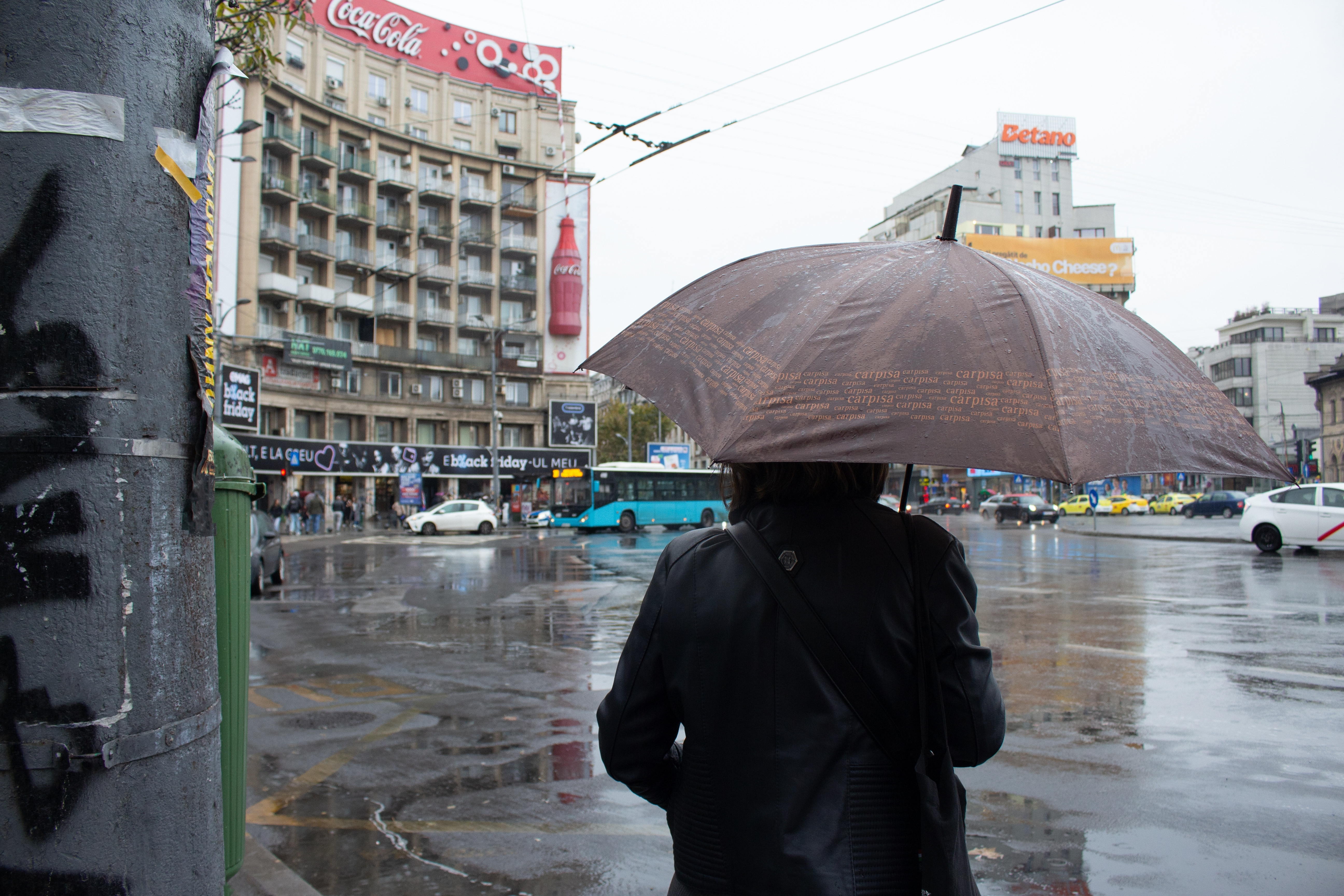 Vremea azi, 30 noiembrie. Ploi persistente în majoritatea regiunilor și ninsori la munte. Unde va fi cel mai rece