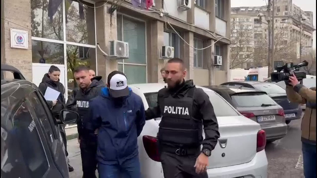 Antrenorul de lupte, acuzat că ar fi abuzat o elevă, ademenea fete din familii nefavorizate. Le promitea o viață mai bună