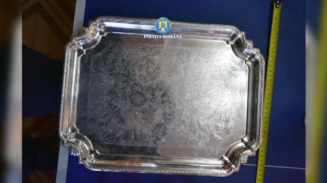 Descoperirea făcută de un bărbat după ce a cumpărat 50 de obiecte religioase la un târg din Buzău. A anunțat Poliția