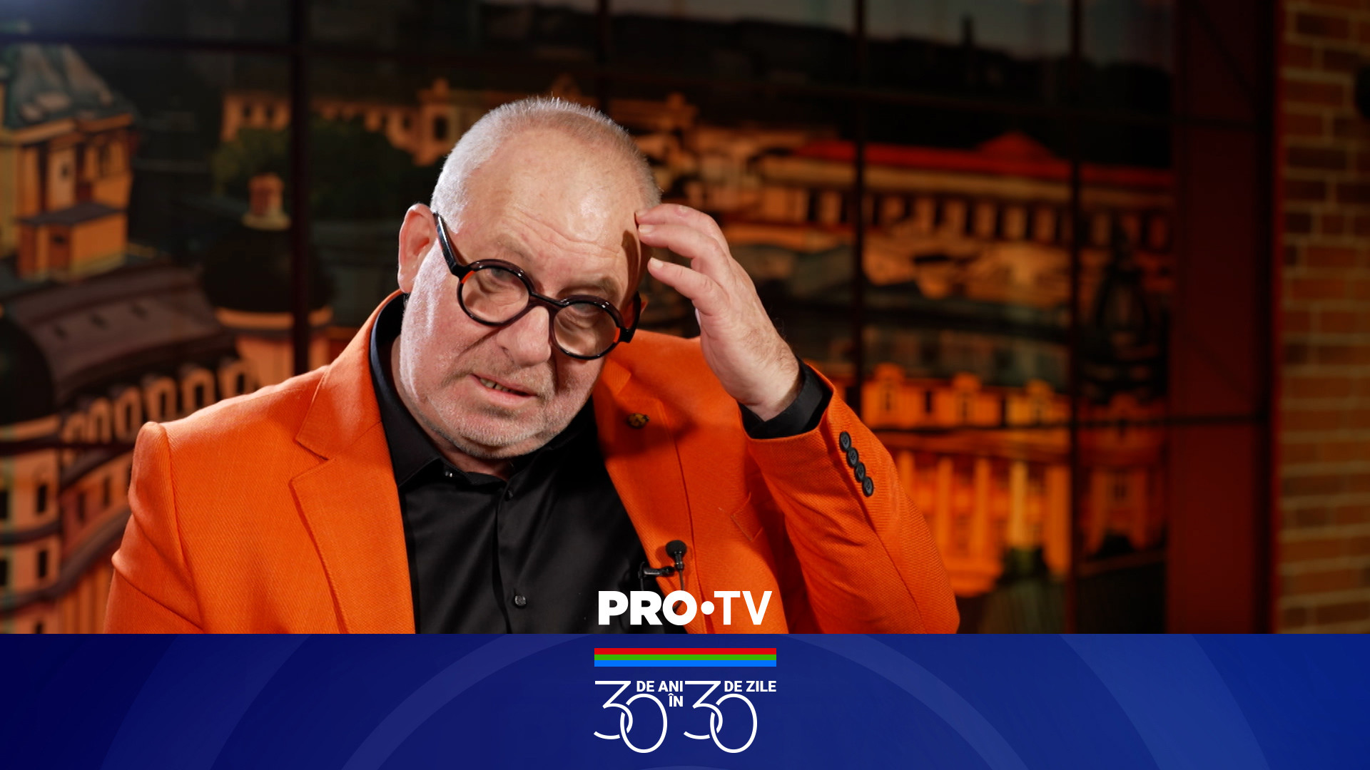 “La început, nu mă coafa atât de tare”. Cum a ajuns Florin Busuioc să prezinte Vremea la PRO TV