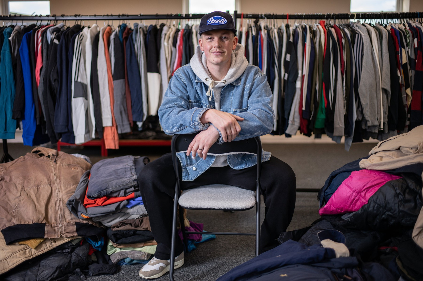 Un bărbat a renunțat la armată, iar acum câștigă până la 30.000 de lire pe lună: „Fac profit în zece secunde”. Cum reușește