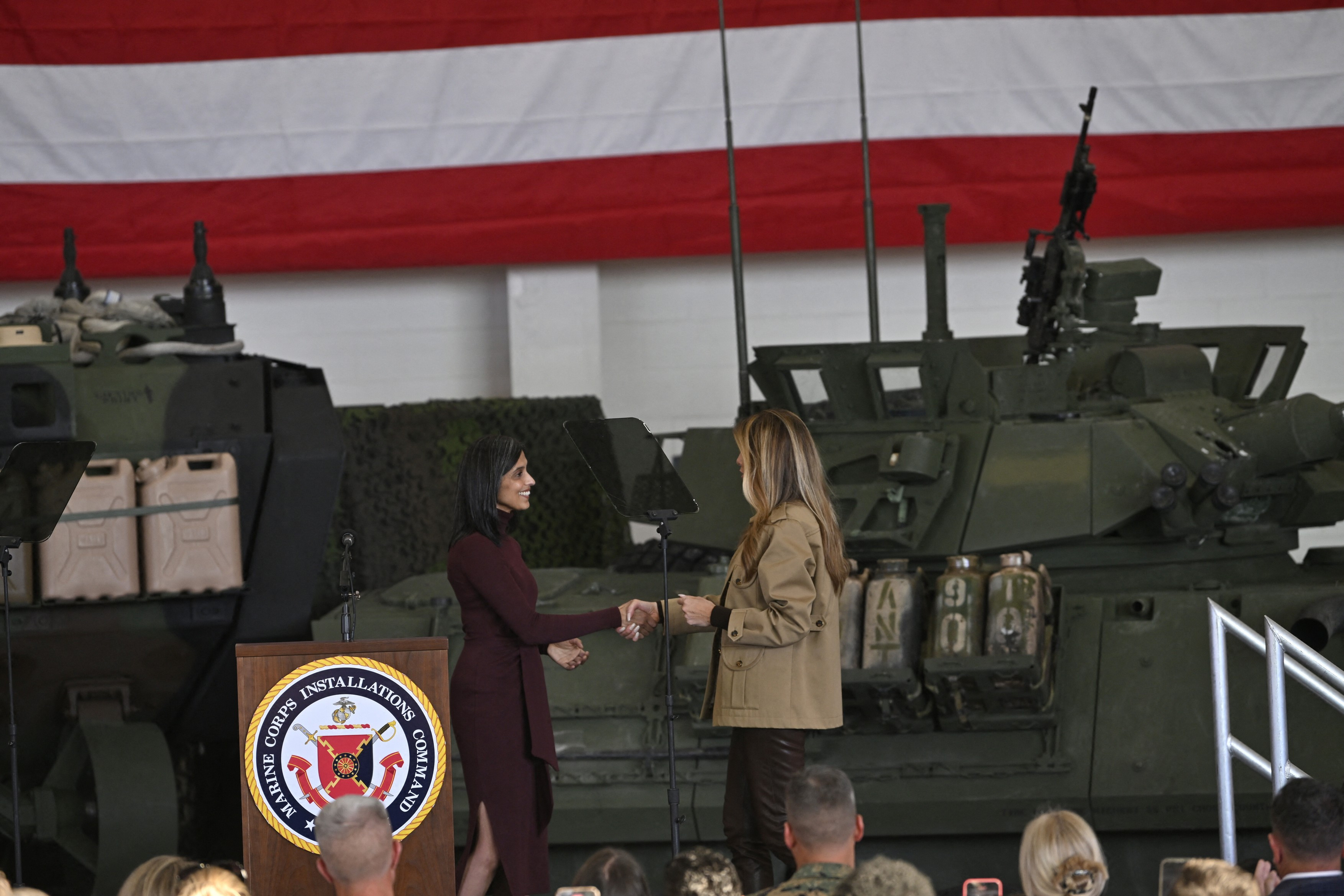 Soția lui JD Vance, surprinsă fără verighetă la un eveniment public. ”Mamă a trei copii mici, spală multe vase”