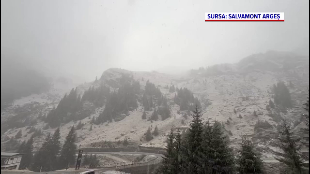 Iarna este aproape. În unele zone ninge abundent. Salvamontiștii îi avertizează pe turiști să fie atenți