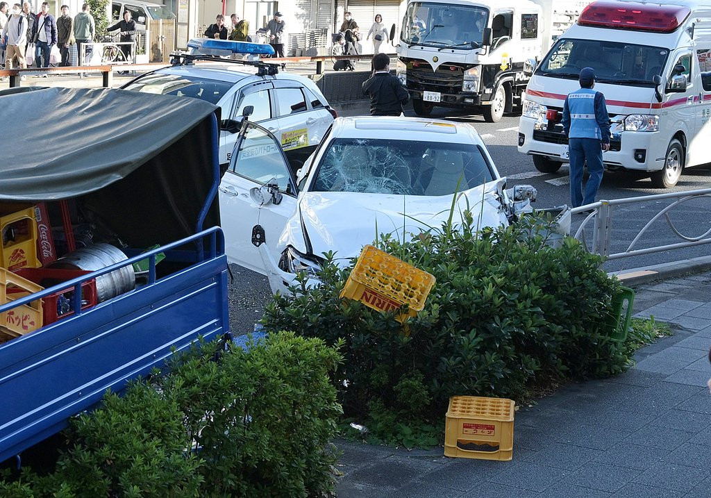 Scene de groază la Tokyo: o maşină a intrat într-o mulţime de pietoni. Sunt mai multe victime