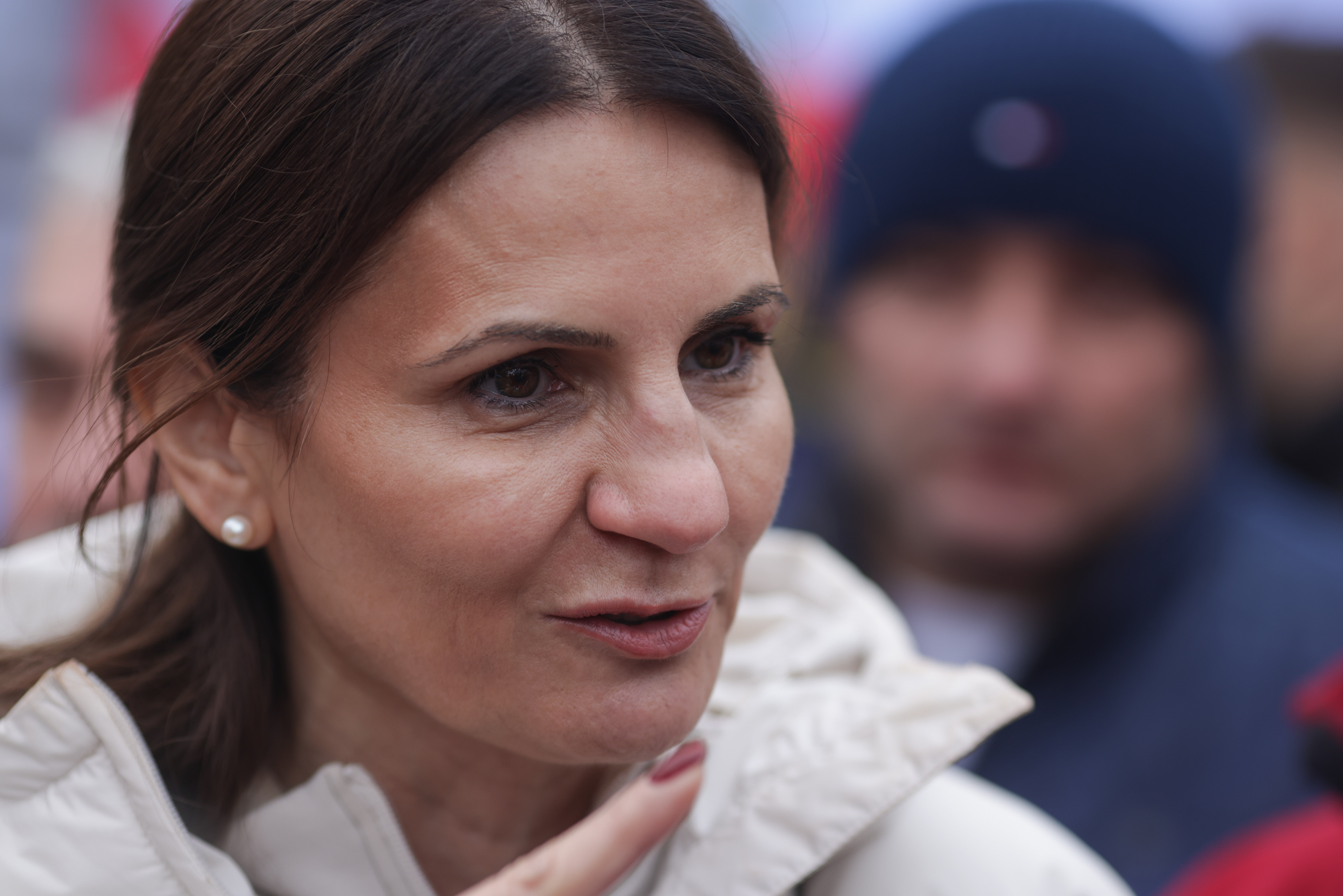 Anca Alexandrescu, după rezultatele exit-poll: „Să așteptăm numărătoarea voturilor”. Simion: „Alegem să ne purtăm democratic”