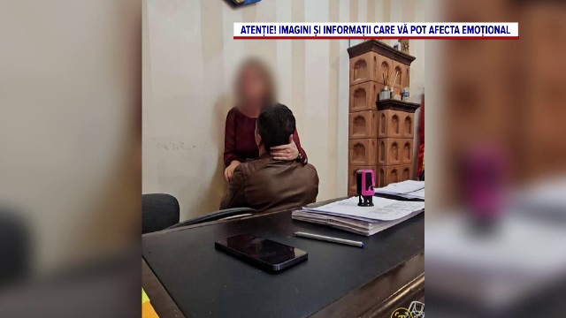 Primarul care apare în ipostaze intime cu o angajată, în biroul său, e vizat de acuzații grave. Femeia a intrat în concediu