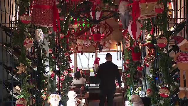 Cum arată Capitala în prag de sărbători. Clădirile, restaurantele și bulevardele se transformă ca în basme de Crăciun