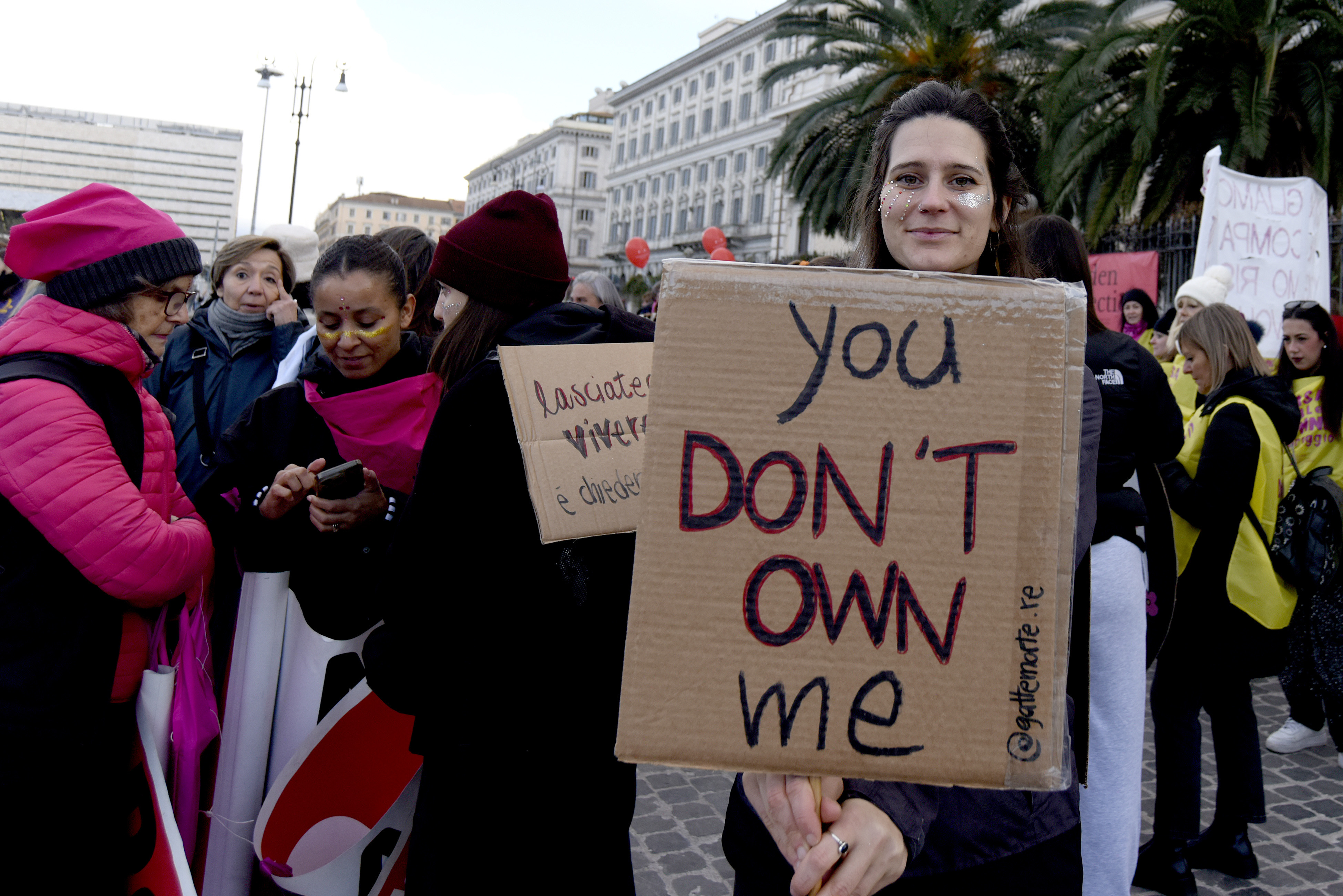 Parlamentul italian adoptă în unanimitate legea care pedepsește femicidul cu închisoare pe viață