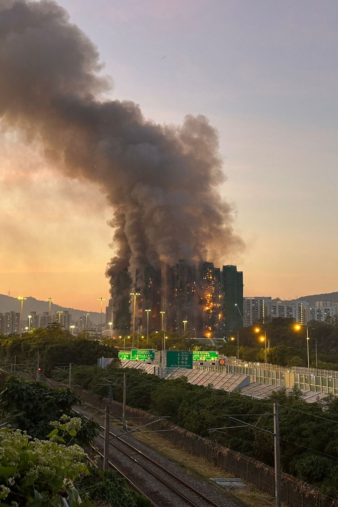 Nou bilanț al incendiului din Hong Kong: 151 de morți și 14 arestări. Unele cadavre ar putea să nu fie găsite niciodată