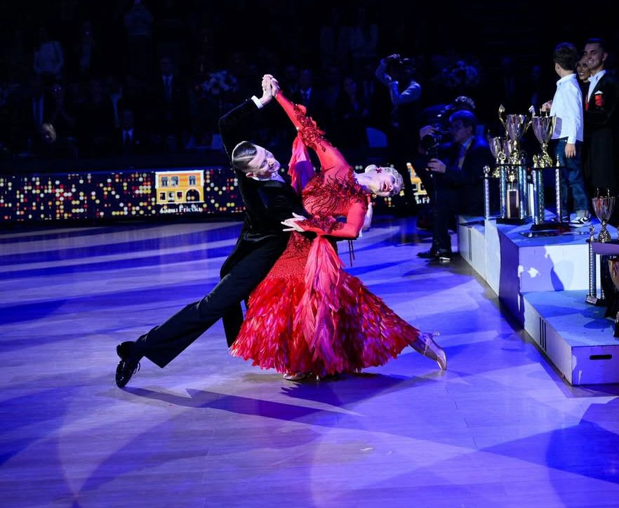 Andreea Matei și Rareș Cojoc, perechea de aur a dansului sportiv românesc, admirată pe podiumurile lumii