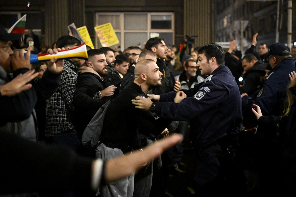 Strada a învins. Guvernul bulgar a retras proiectul de buget pentru 2026 după proteste masive din Sofia
