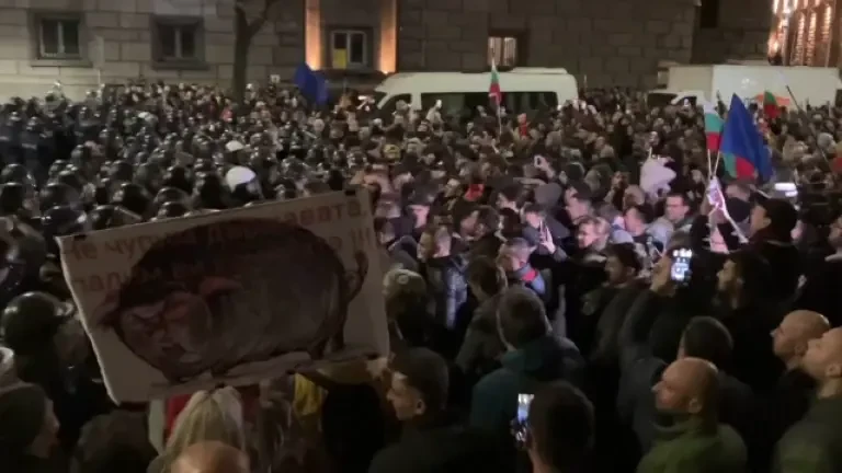 Strada a învins. Guvernul bulgar a retras proiectul de buget pentru 2026 după proteste masive din Sofia