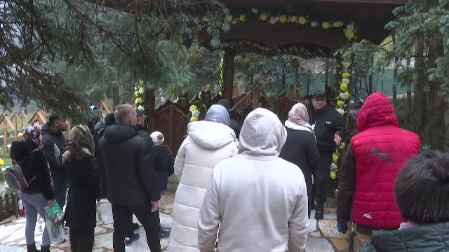 Pelerinaj important la Prislop, odată cu canonizarea lui Arsenie Boca. 15.000 de credincioși adunați. VIDEO