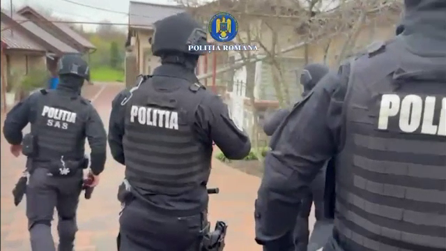 Un bărbat din Prahova a fost reținut după ce a fost prins cu trei tone de artificii și petarde. Marfa urma să fie vândută