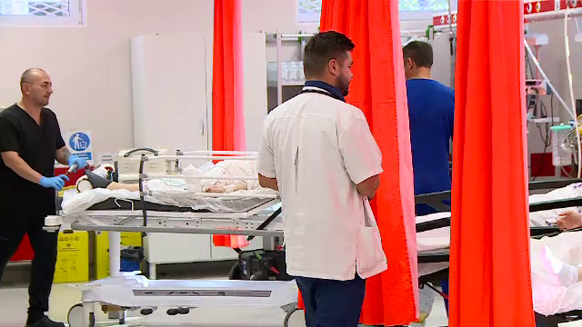 Gărzi de 12 ore, testate în spitalele de urgență, după ce tot mai mulți medici au făcut infarct sau AVC din cauza epuizării