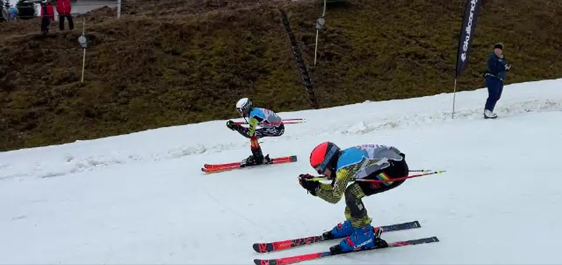 Veste bună pentru iubitorii de schi. Pârtia de la Păltiniș este gata, iar la Sinaia turiștii se pot bucura de sania de vară