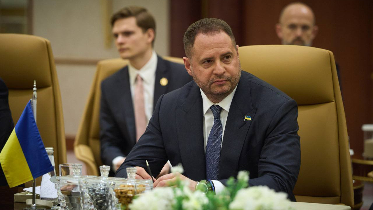 Andrii Iermak a anunțat că pleacă pe front, la o zi după ce a demisionat: „Nu vreau să creez probleme pentru Zelenski”