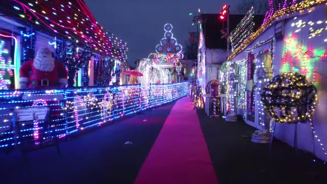 Un belgian și-a decorat casa cu 250.000 de luminițe pentru Crăciun. Curtea sa a devenit un adevărat parc tematic