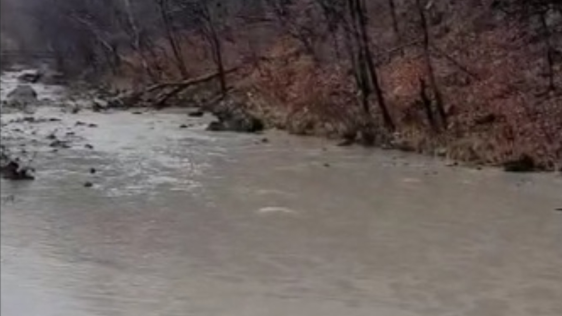 Situaţie critică la acumularea Paltinu. Apele Române recomandă declararea unei situaţii de urgenţă