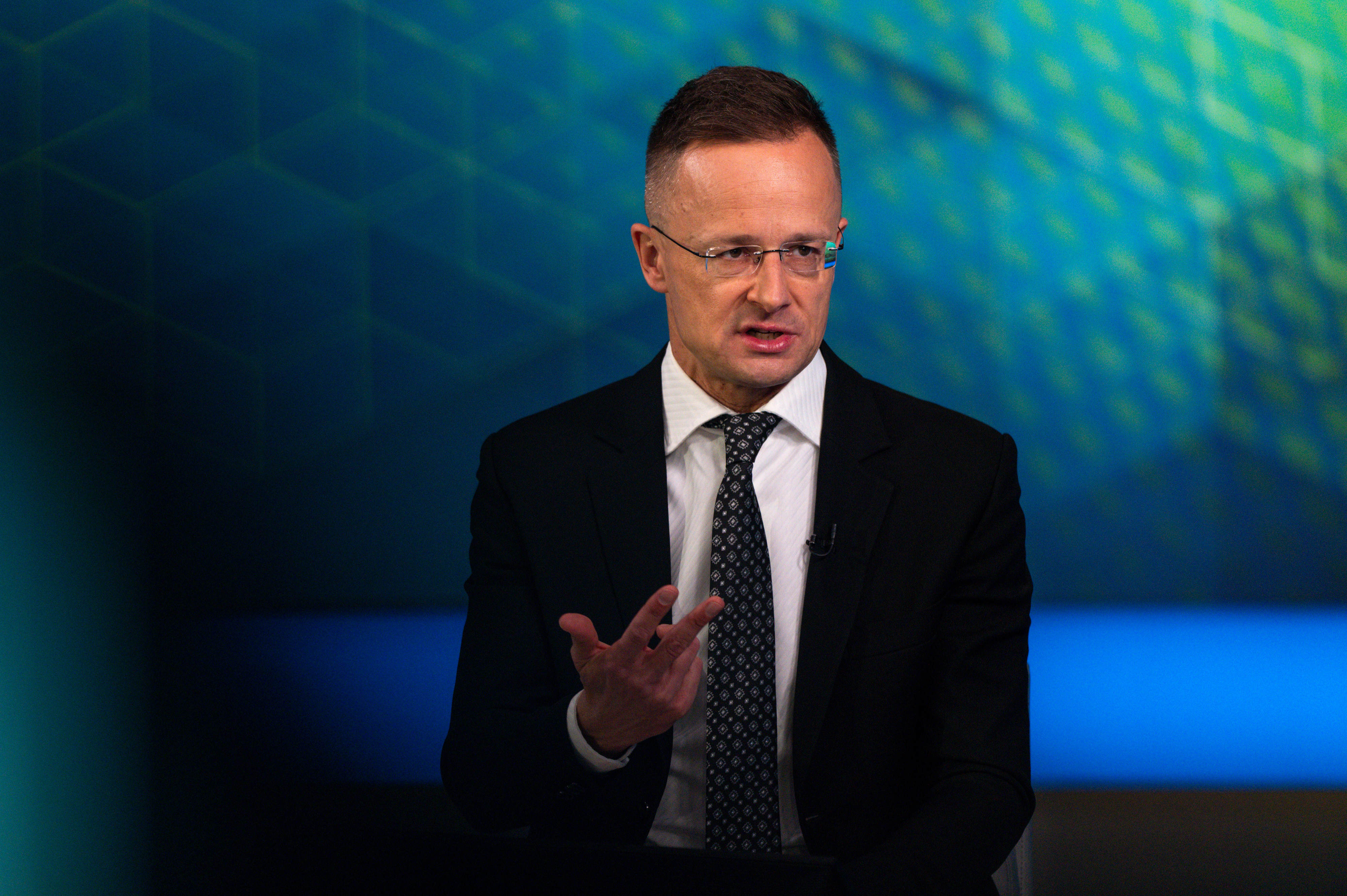 Şeful diplomaţiei ungare afirmă că UE arată interes doar pentru Ucraina, nu şi pentru problemele europenilor