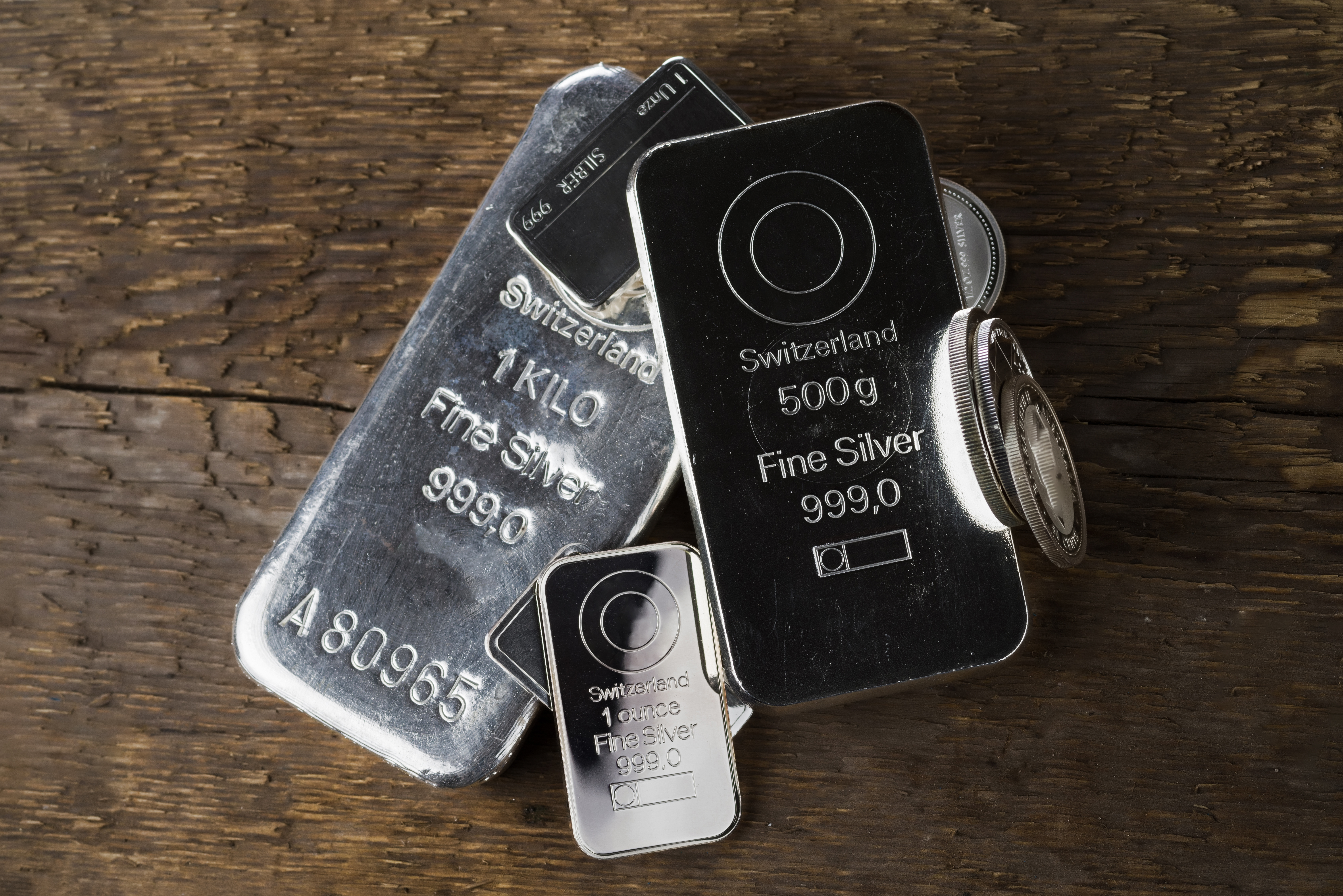 Prețul argintului marchează maxime istorice în 2025. „Metalul Diavolului” își continuă ascensiunea și datorită cererii Indiei