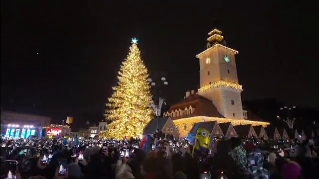 Târgurile de Crăciun din marile orașe ale țării și-au deschis porțile. „Eu vin din Elveția, splendid”