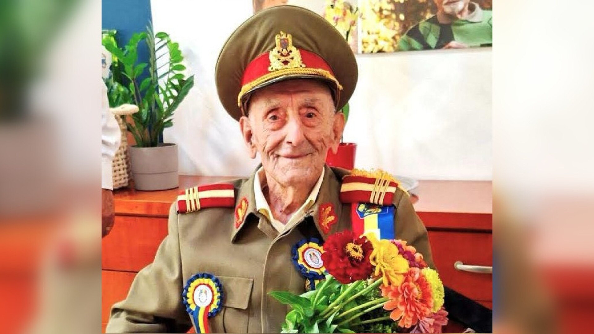 Preşedintele României a decorat un singur veteran de 1 Decembrie: „Avem o datorie faţă de cei care au apărat libertatea”