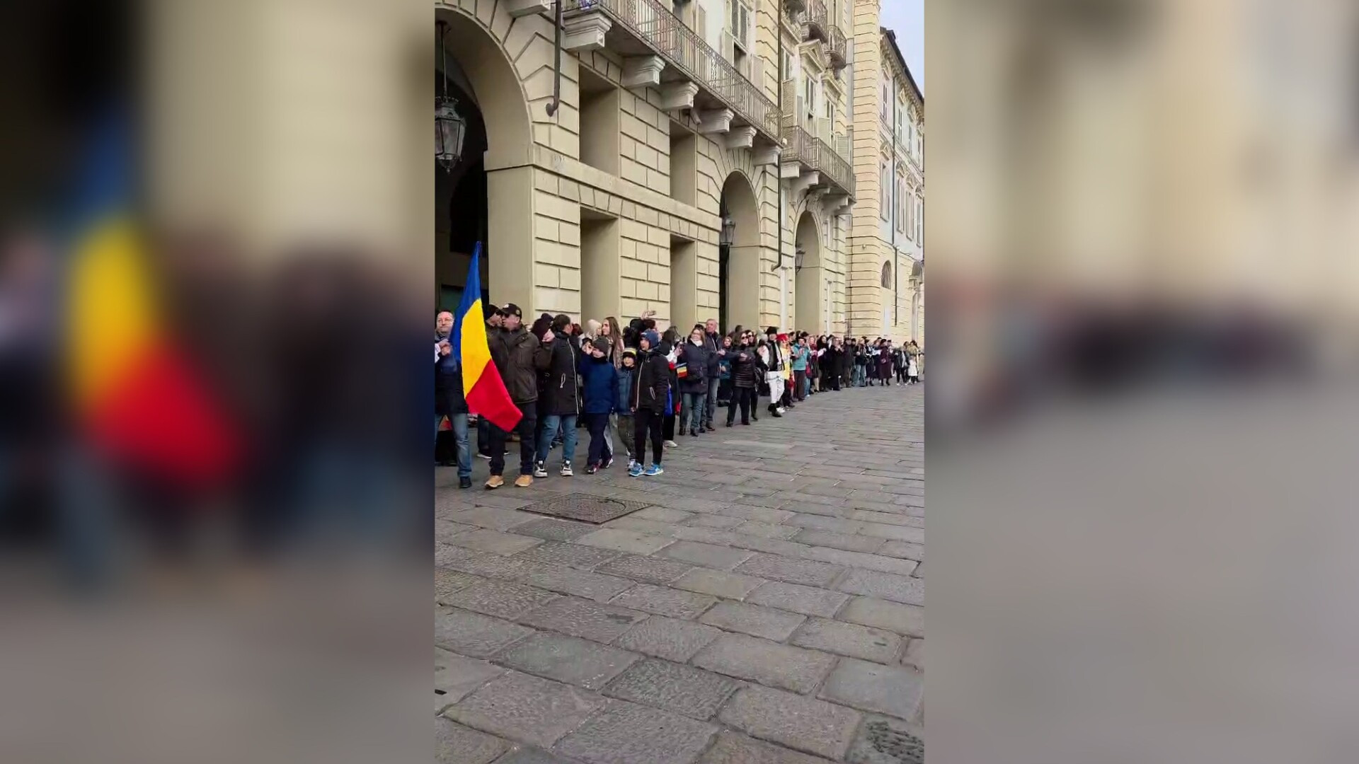„Hora Unirii” a cucerit Torino. Mii de oameni au sărbătorit România în inima orașului. VIDEO