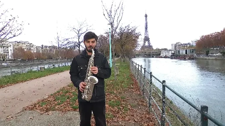 Povestea unui saxofonist român care cucerește lumea cu talentul său. De la străzile din Ferentari la marile scene ale lumii