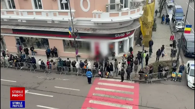 Femeie imobilizată de jandarmi la parada de 1 Decembrie de la Constanța. Devenise recalcitrantă