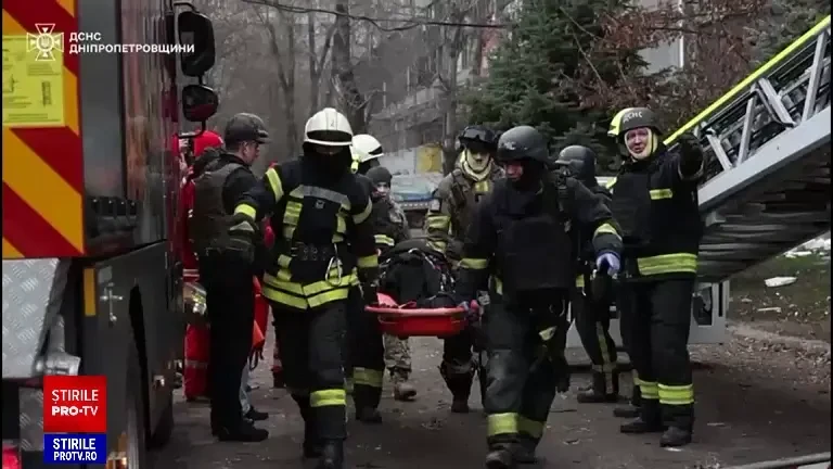 Cel puţin patru morţi şi 40 de răniţi în Dnipro, după un atac rusesc cu rachetă ce a avariat o staţie de carburant