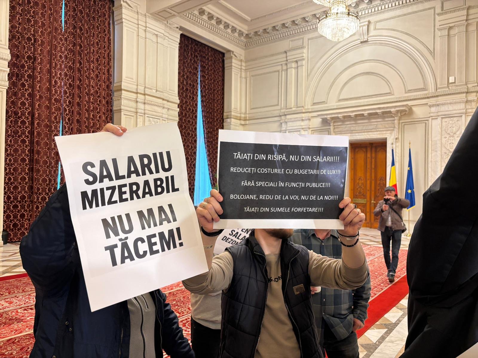 proteste, Parlament, angajati