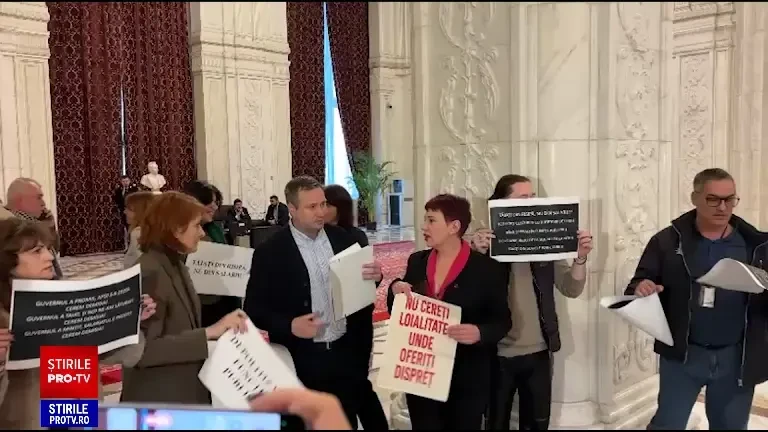 Angajații din Parlamentul României au ieşit de nou la un protest spontan