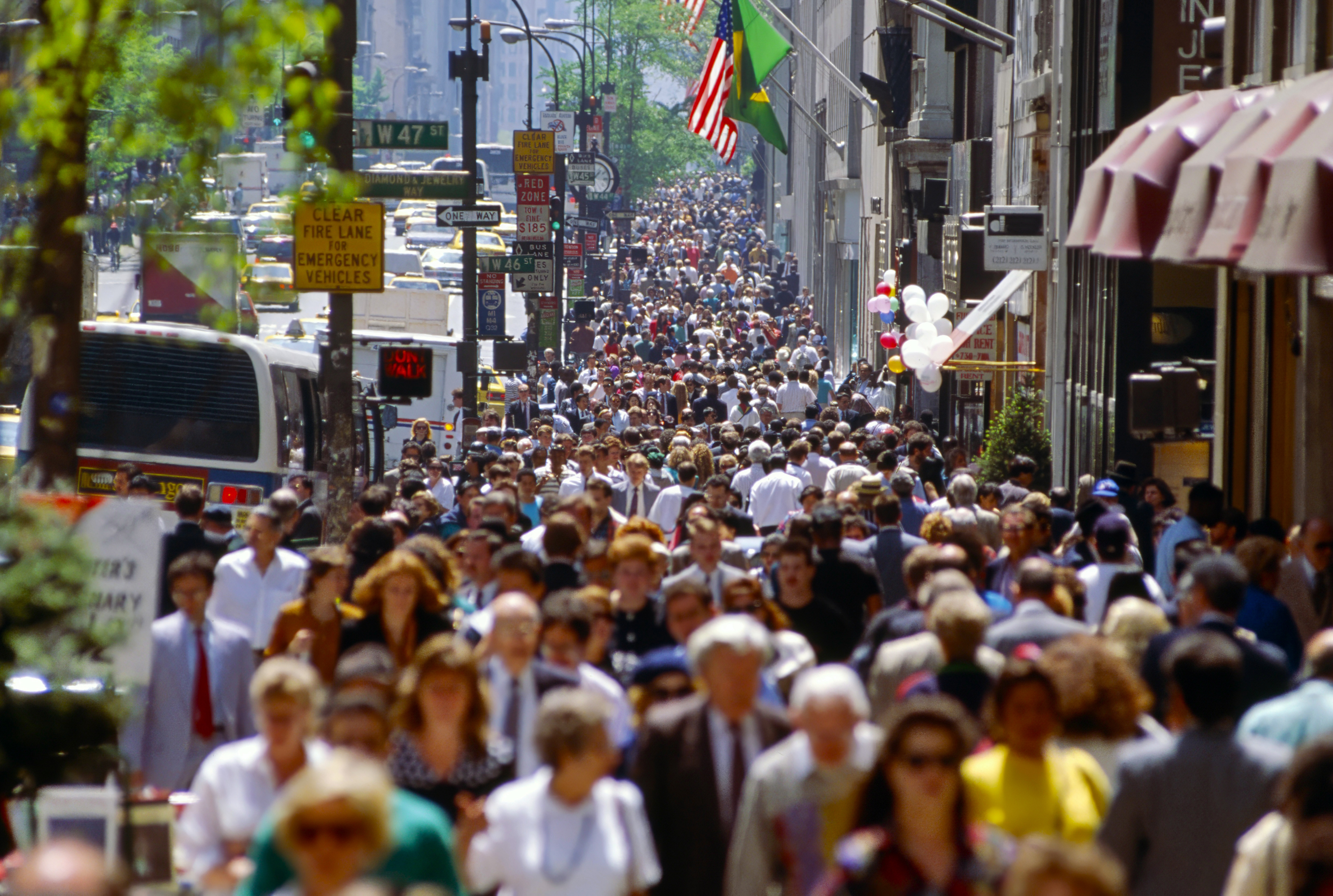 SUA reduce durata permiselor de muncă pentru imigranți ca urmare a atacului de la Washington. Cu cât se va scurta perioada