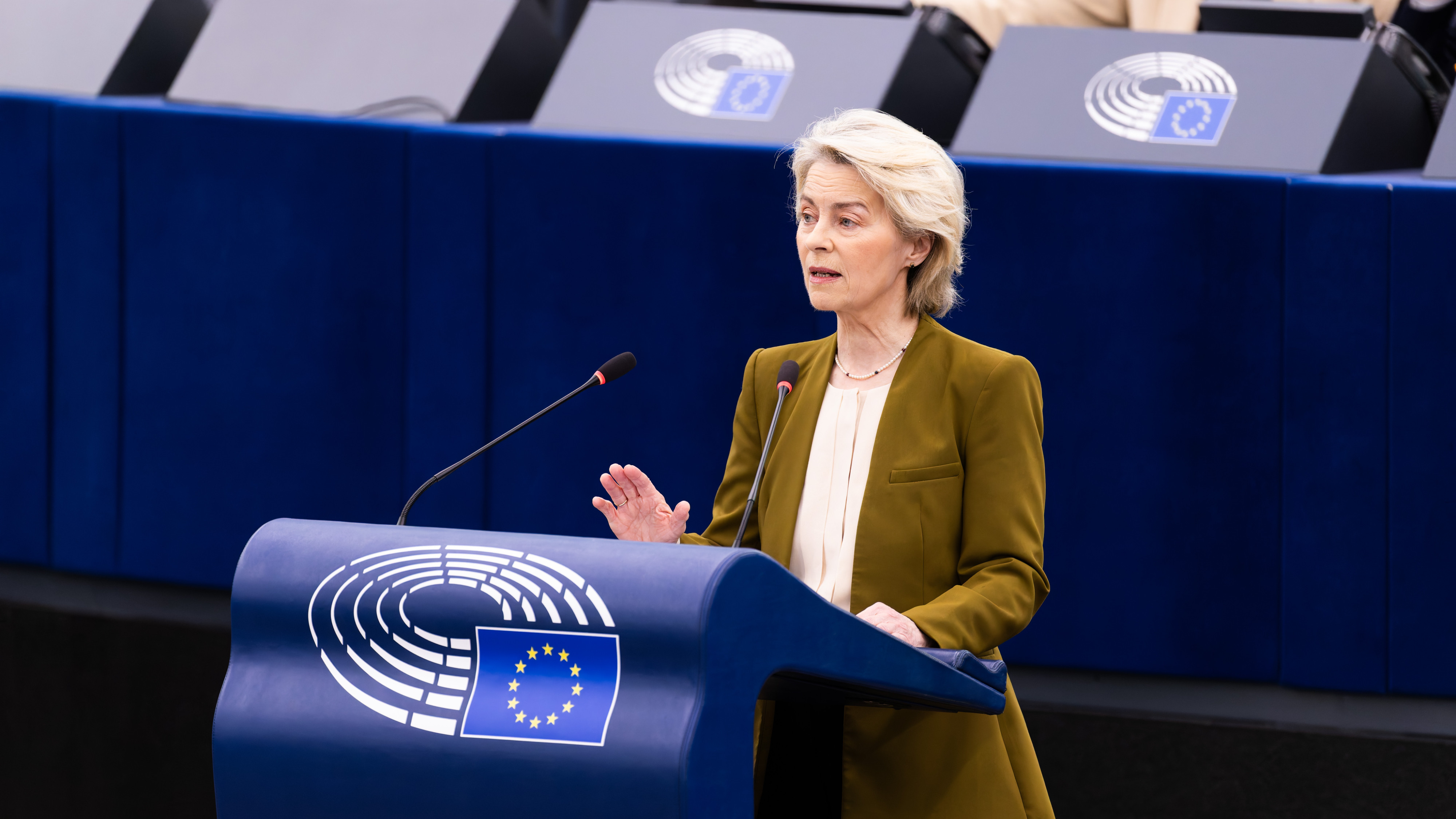 Presa din Ungaria: Ursula von der Leyen face România măreață. Ceea ce s-a întâmplat este fără precedent