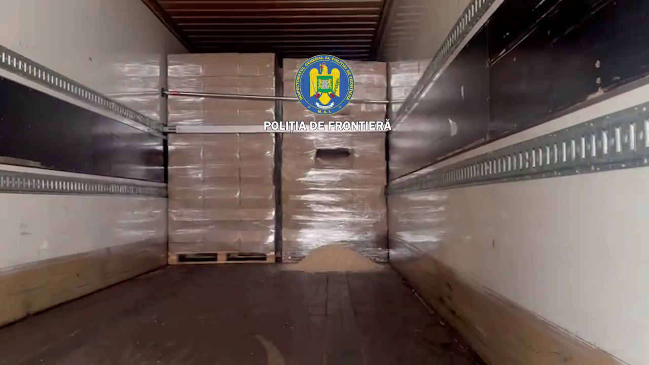 Descoperire la Vama Nădlac. Ce au găsit polițiștii într-un camion. Prejudiciul cauzat este de aproape 7 milioane de lei