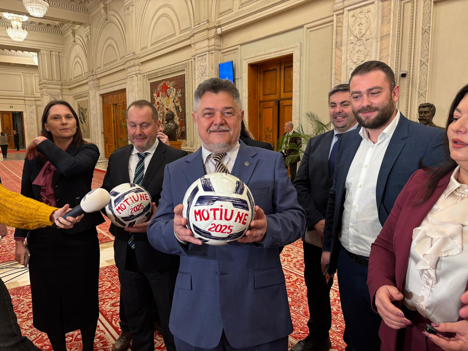 Grupul PACE continuă „războiul” cu Guvernul Bolojan: va depune o nouă moțiune de cenzură. Textul integral al moțiunii