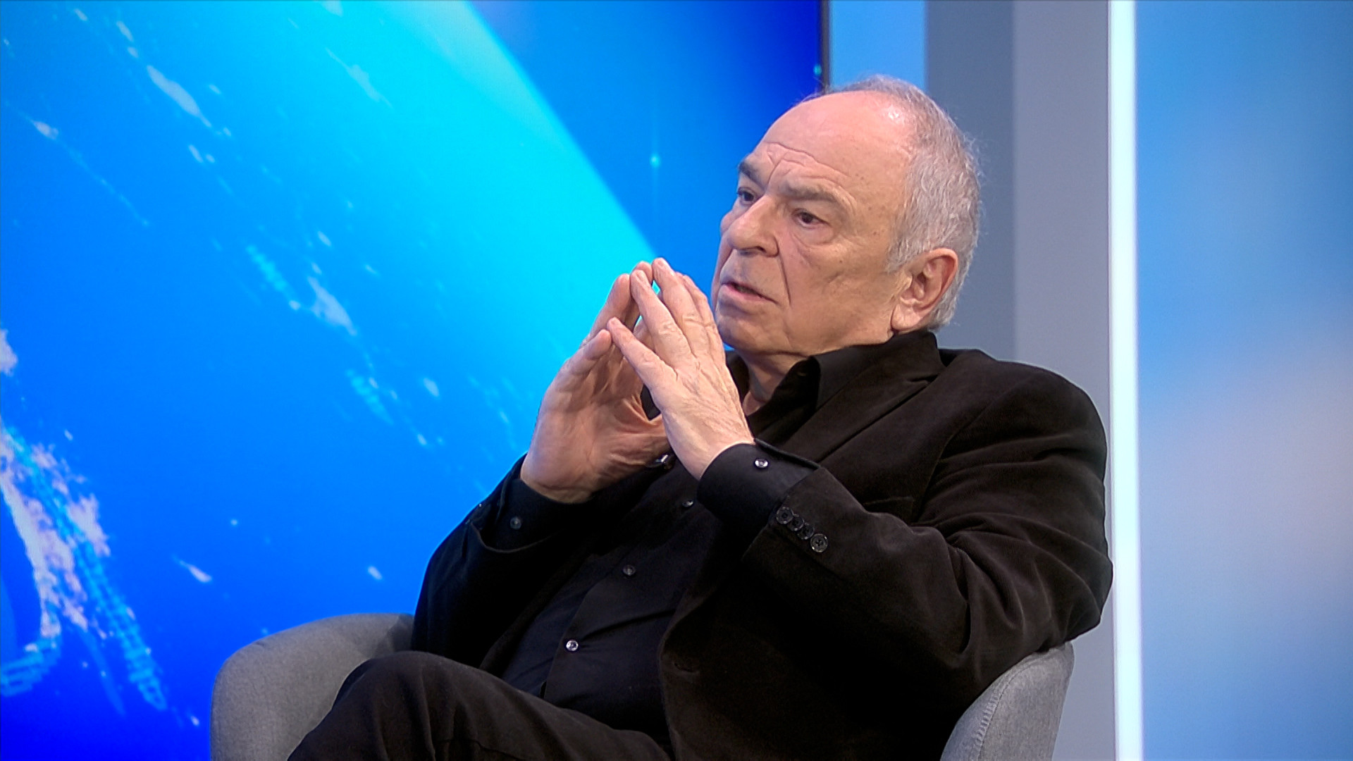 "Cum e posibil ca tinerii de azi să creadă că e nevoie de un dictator ca să facă metroul? Metroul apărea și fără Ceaușescu!"