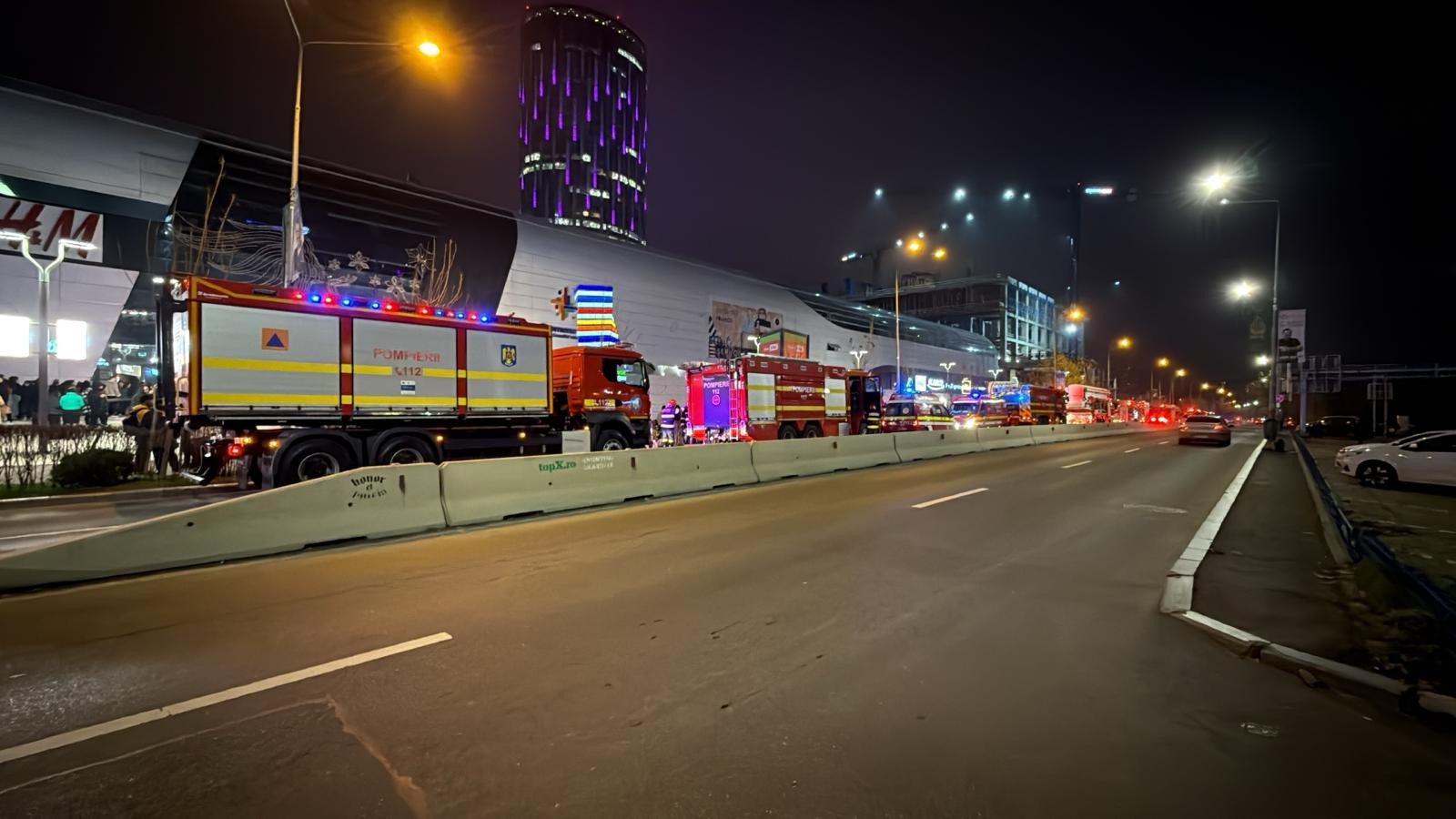 Incendiu la Mall Promenada din București. Pompierii au evacuat persoanele din interior