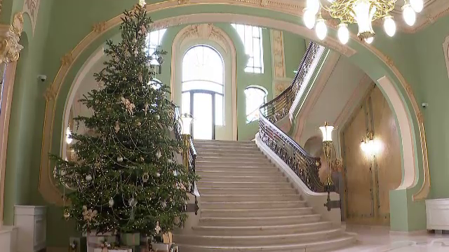 Cazinoul din Constanța atrage turiști cu experiențe de Crăciun. Bradul împodobit și tehnologiile moderne încântă vizitatorii