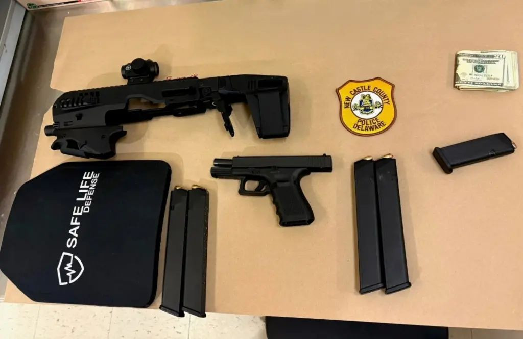 Un pakistanez, cetățean american, a fost prins „din întâmplare” cu un adevărat arsenal și planuri întocmite pentru un atentat