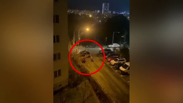 O mamă și copilul ei, răpiți pe stradă, în Cluj. Patru oameni i-au băgat în mașină și au demarat în trombă. Ce a urmat