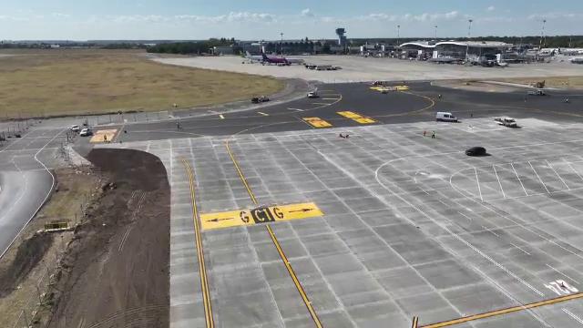 Modernizări ample la Aeroportul Henri Coandă. Sunt 12 ghișee unde pasagerii își pot înregistra singuri bagajul de cală