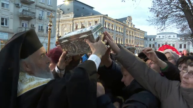 Moaștele Sfântului Nicolae au fost plimbate prin Brăila. Pelerinii au stat la coadă zeci de minute pentru a se închina